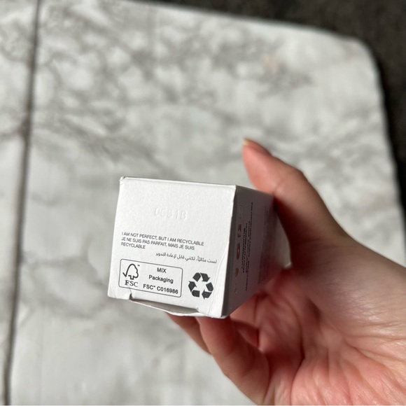 glowish by huda beauty multidew skin tint 13 extra rich - Picture 2 of 4